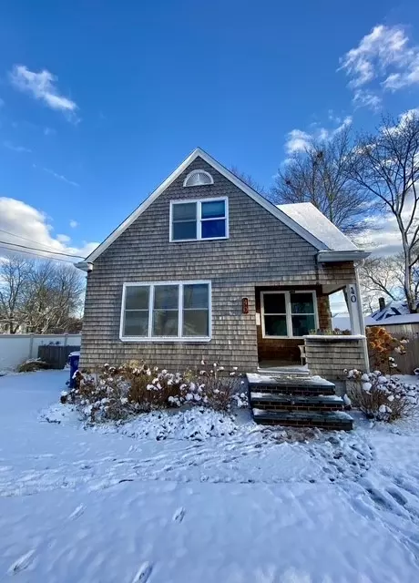 40 Meadowbrook Ave, Warwick, RI 02889