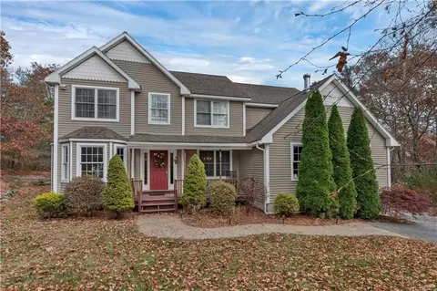 19 Franconia Dr, North Smithfield, RI 02896