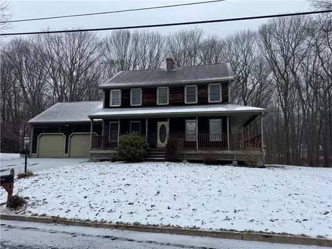 106 Derbyshire Dr, Cranston, RI 02921