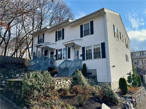 234 Dunedin St, Cranston, RI 02920