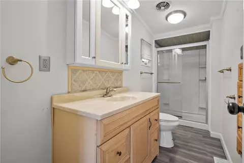 Bath - 40 Lear Dr, Coventry, RI 02816 photo 1 of 3