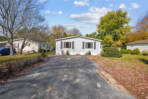 40 Lear Dr, Coventry, RI 02816