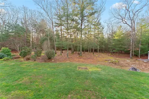 11 Windrose Cir, Exeter, RI 02822 photo 9