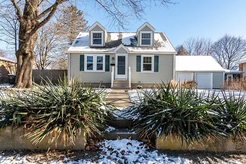 92 Pawtuxet Ter, West Warwick, RI 02893