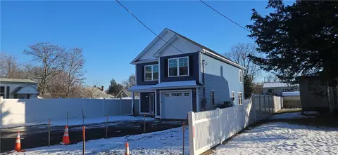 Exterior - 18 Chiswick Rd, Warwick, RI 02889 photo 2 of 3