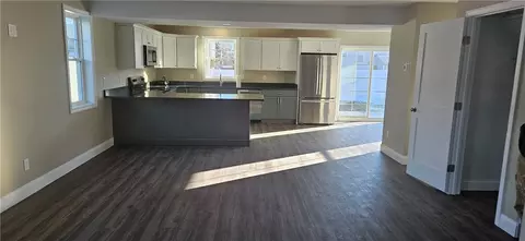 Living - 18 Chiswick Rd, Warwick, RI 02889 photo 1 of 1