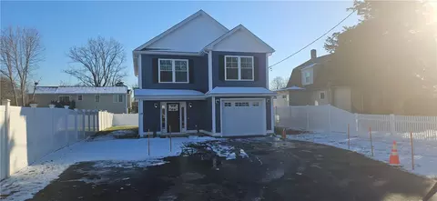18 Chiswick Rd, Warwick, RI 02889