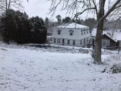 65 Old Usquepaugh Rd, Richmond, RI 02892
