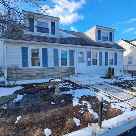 120 Clews St, Pawtucket, RI 02861