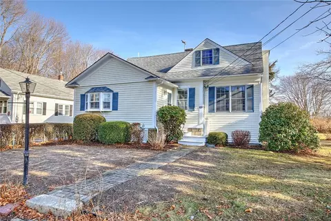 21 Townsend St, Barrington, RI 02806