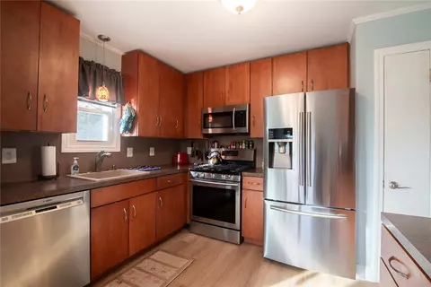 32 Spencer Dr, Westerly, RI 02891 photo 3