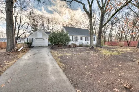 125 New Rd, East Providence, RI 02916