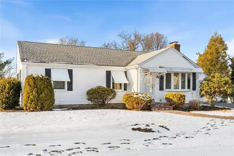 15 Lantern Ln, Cranston, RI 02920