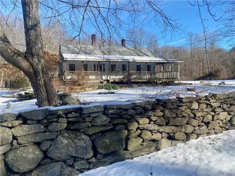 285 Cooper Rd, Glocester, RI 02814