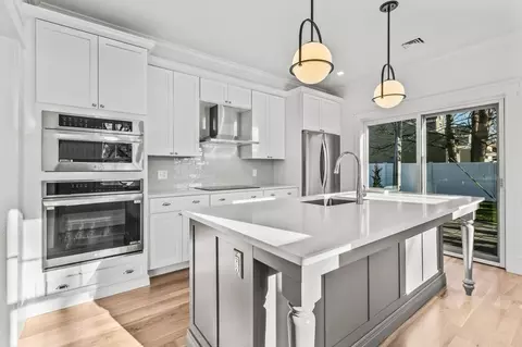 1 Anchor Way #1, Newport, RI 02840