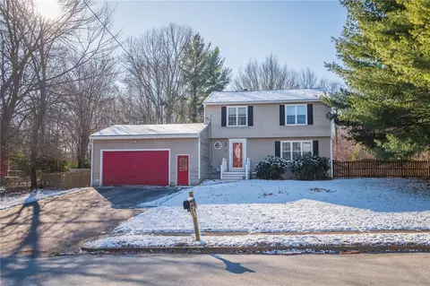 4 Country View Dr, Coventry, RI 02816