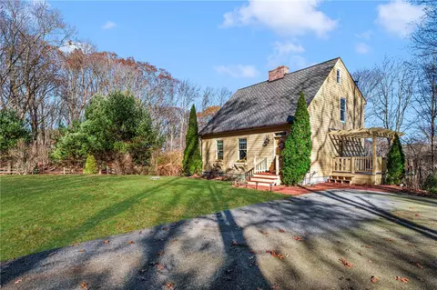 15 Phillips Ln, Glocester, RI 02814