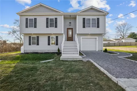 41 Hudson St, Tiverton, RI 02878