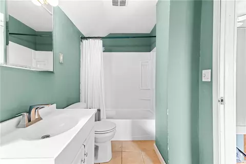 Bath - 32 Surf Ave, Warwick, RI 02889 photo 1 of 1