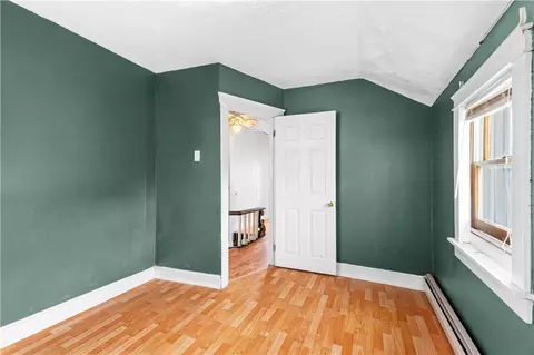 Bedroom - 32 Surf Ave, Warwick, RI 02889 photo 7 of 10