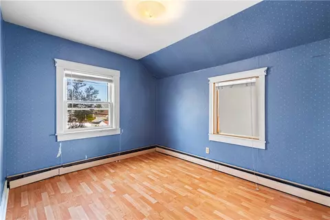 Bedroom - 32 Surf Ave, Warwick, RI 02889 photo 9 of 10