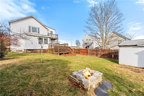 Exterior - 32 Surf Ave, Warwick, RI 02889 photo 2 of 4