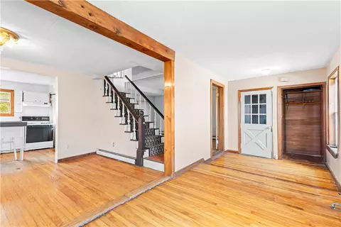 Entry Way - 32 Surf Ave, Warwick, RI 02889 photo 1 of 2