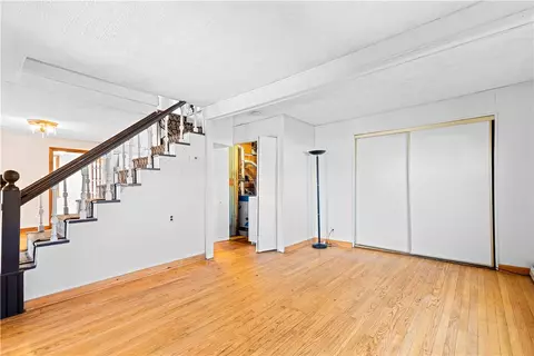 Living - 32 Surf Ave, Warwick, RI 02889 photo 3 of 4