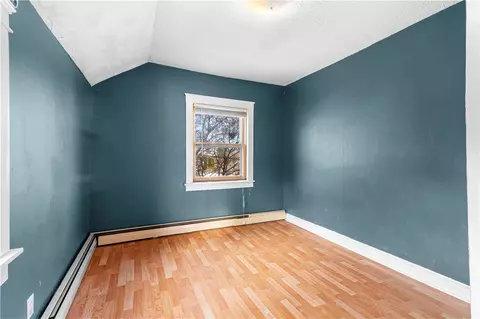 Bedroom - 32 Surf Ave, Warwick, RI 02889 photo 5 of 10