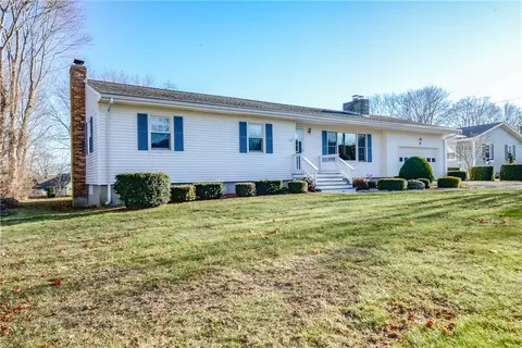 44 Lisa Ter, Portsmouth, RI 02871