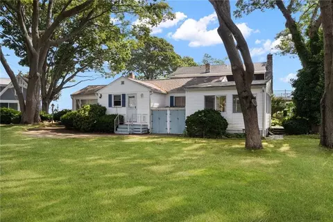 369 Earle Dr, North Kingstown, RI 02852