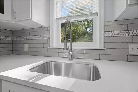 Kitchen - 49 Meadowbrook Ave, Warwick, RI 02889 photo 3 of 4