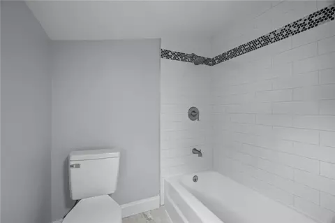 Bath - 49 Meadowbrook Ave, Warwick, RI 02889 photo 3 of 5