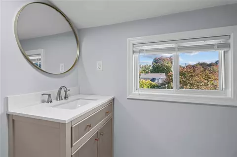 Bath - 49 Meadowbrook Ave, Warwick, RI 02889 photo 5 of 5