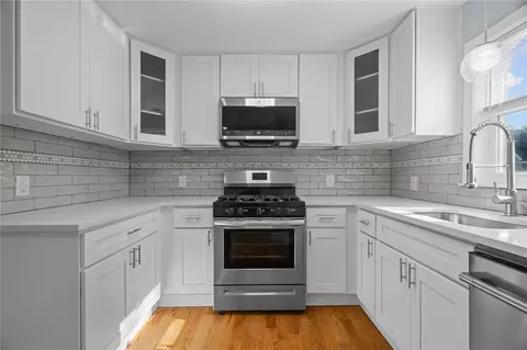 Kitchen - 49 Meadowbrook Ave, Warwick, RI 02889 photo 2 of 4