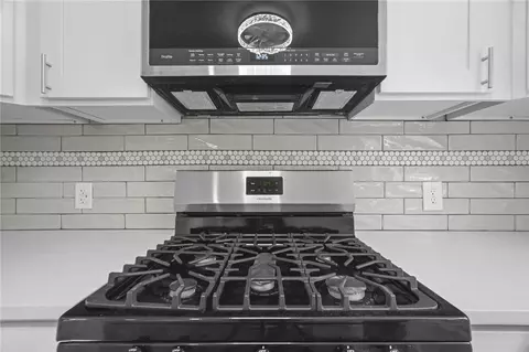 Kitchen - 49 Meadowbrook Ave, Warwick, RI 02889 photo 4 of 4