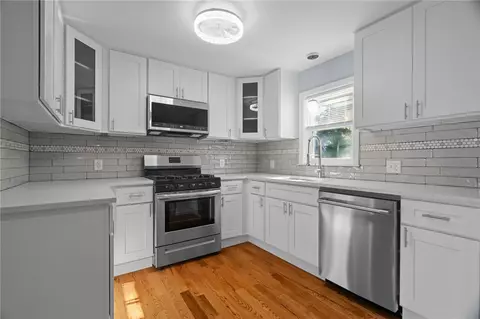Kitchen - 49 Meadowbrook Ave, Warwick, RI 02889 photo 1 of 4