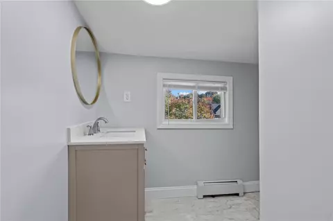 Bath - 49 Meadowbrook Ave, Warwick, RI 02889 photo 4 of 5