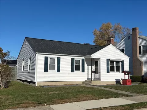 14 Scarborough Rd, Pawtucket, RI 02861