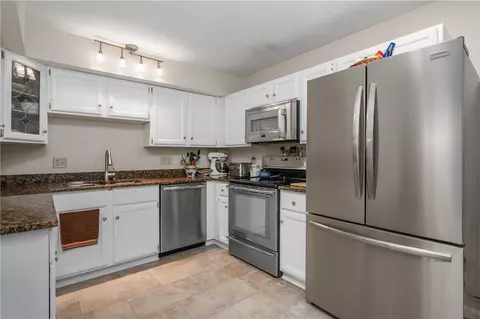 402 Brookhaven Ln #402, Woonsocket, RI 02895 photo 4