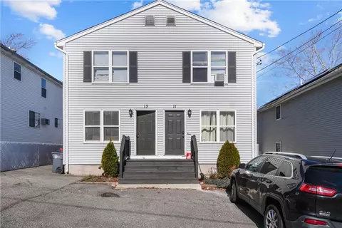 11 Dosco Dr, Providence, RI 02904