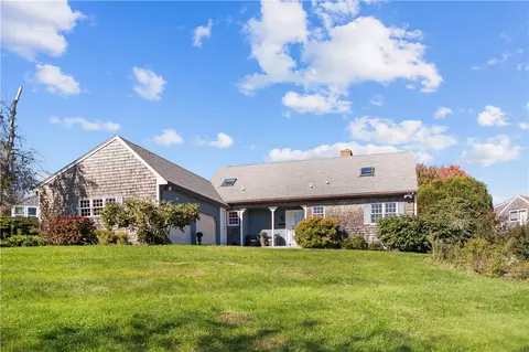 196 Sea Meadow Dr, Portsmouth, RI 02871
