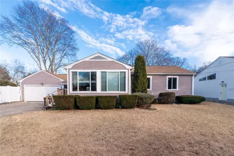 52 Narragansett Ave, West Warwick, RI 02893