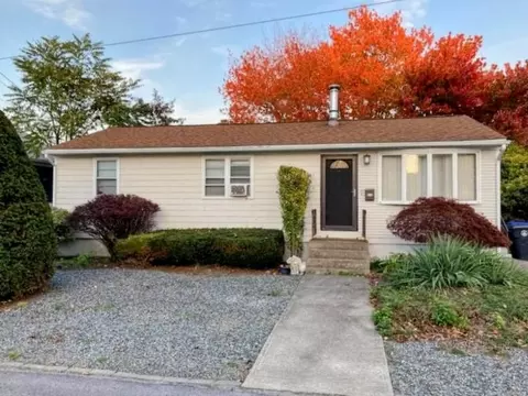 47 Villa Ave, North Providence, RI 02904