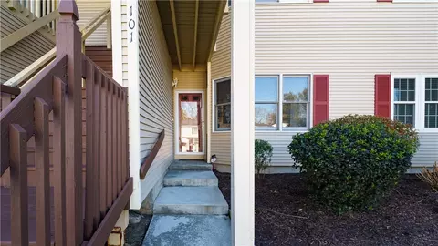 101 Scenic Dr #101, West Warwick, RI 02893