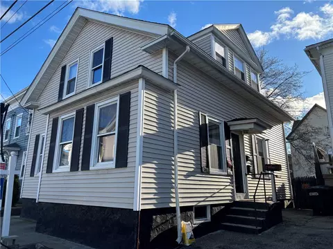 14 Whipple Ave, Cranston, RI 02920