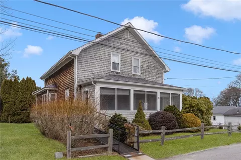 25 Park St, West Warwick, RI 02893