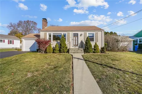 172 Poplar Dr, Cranston, RI 02920