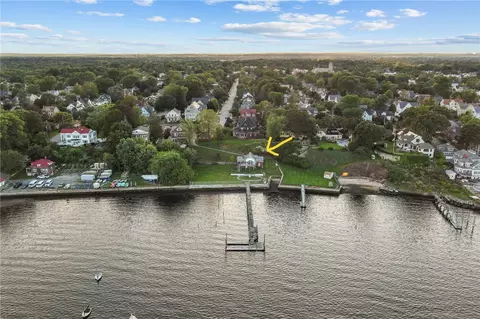 1286 Narragansett Blvd, Cranston, RI 02905
