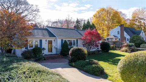18 Lindley Ave, North Kingstown, RI 02852